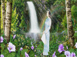 cô gái áo dài bên dòng thác trong rừng