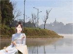 cô gái bên bờ hồ Xuân Hương - Đà Lạt
