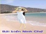 cô gái chụp hình tại biển Ninh Chữ - Phan Rang Ninh Thuận