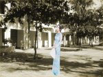áo dài xanh trong sân trường Duy Tân