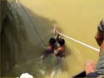 trục vớt xe khách bị lũ cuốn tại Việt Nam tháng 10, 2010